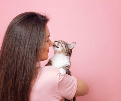 ME LAME MI GATO... ¿ES PORQUE ME QUIERE O ME ESTÁ ACICALANDO? - Luna y Copito